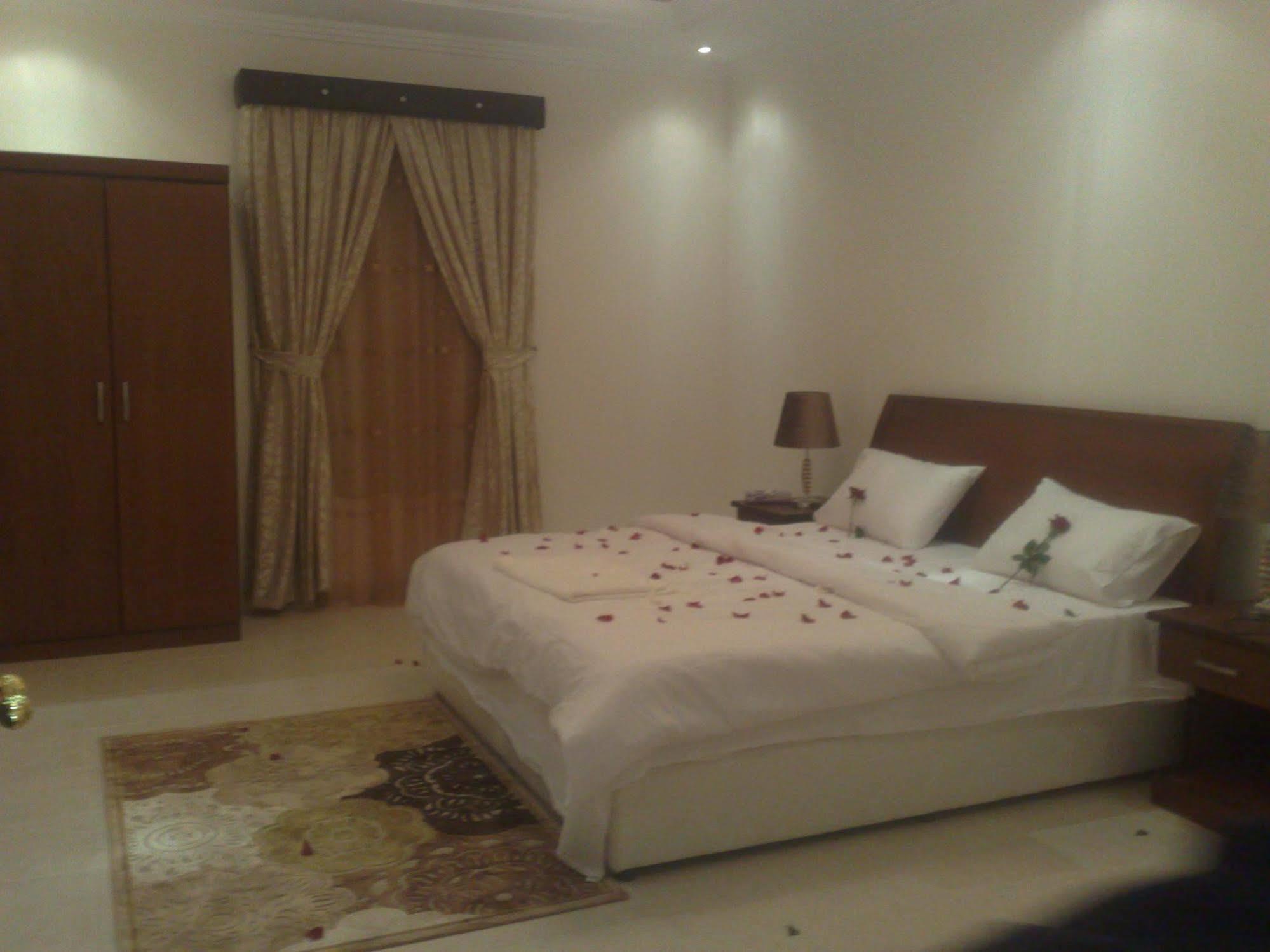 Towlan Hotel Suites 1 Riaad Buitenkant foto